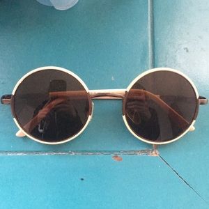Round sunglasses